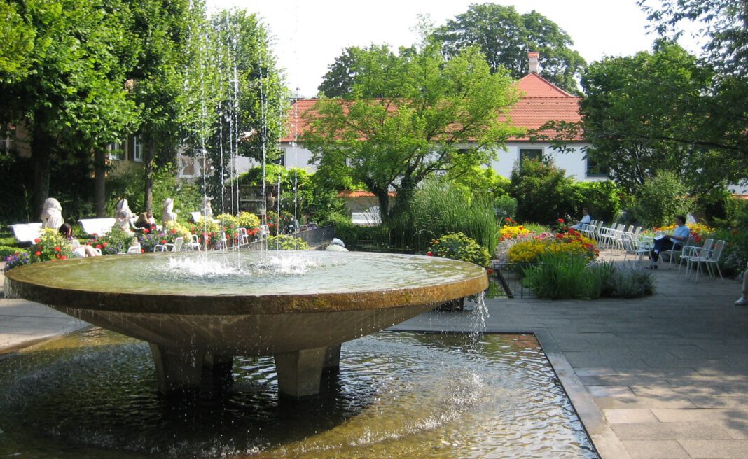 Hofgarten und Kräutergarten in Augsburg ab 1. April wieder zugänglich