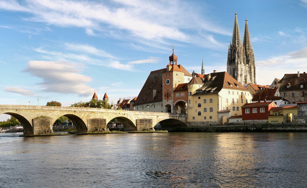 Regensburg richtet Eröffnung des UNESCO-Welterbetags zum 20. Jahrestag seiner Altstadt aus