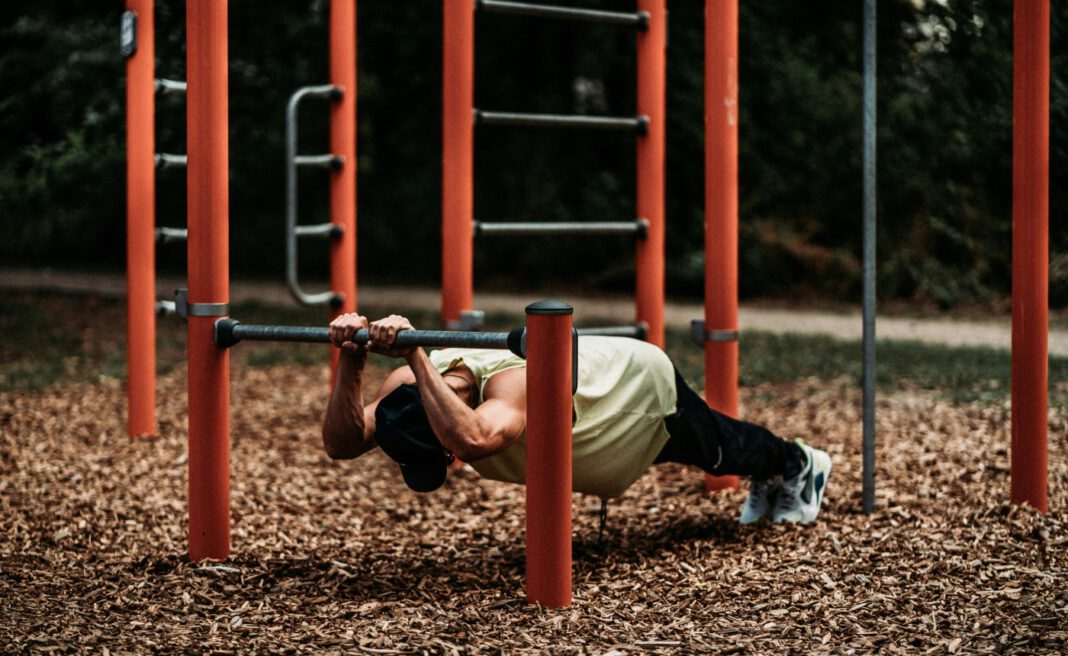 Spielplatz an der Marie Juchacz Straße in Oberhausen erweitert um Tischtennis und Calisthenics Anlage Spielplatz an der Marie Juchacz Straße in Oberhausen erweitert um Tischtennis und Calisthenics Anlage