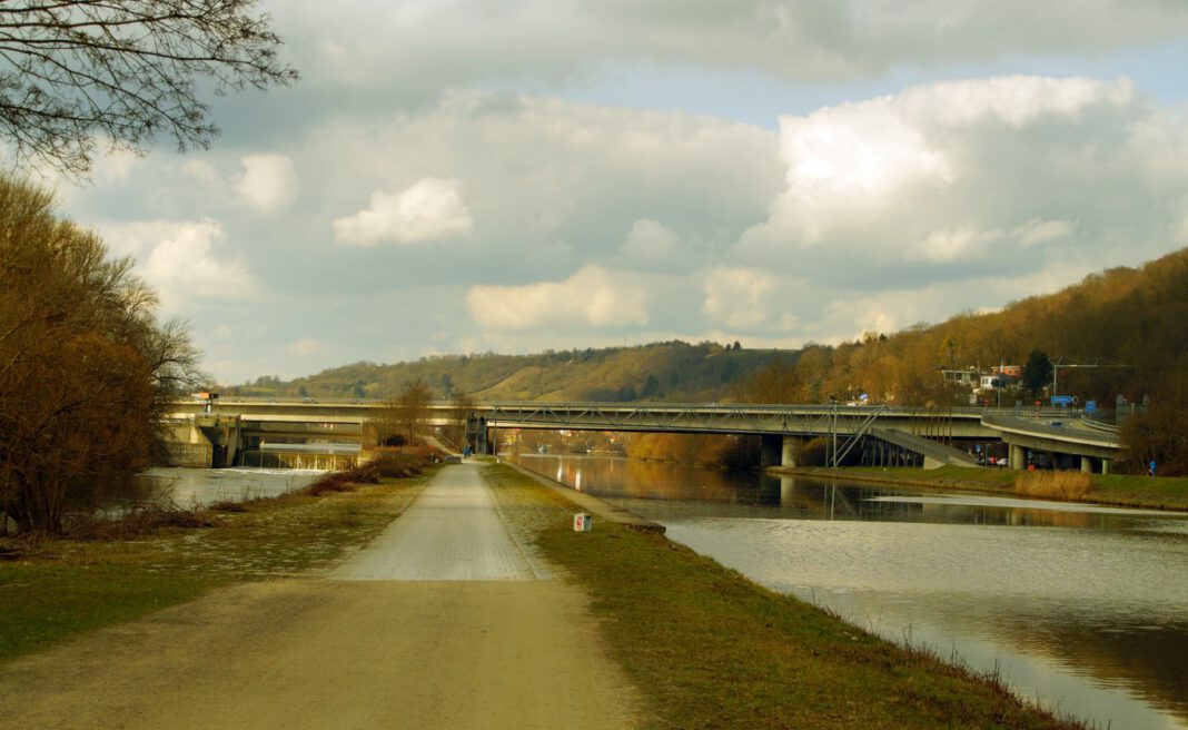 Steg über Europakanal in Regensburg wegen Sanierung bis Dezember 2026 gesperrt Steg über Europakanal in Regensburg wegen Sanierung bis Dezember 2026 gesperrt